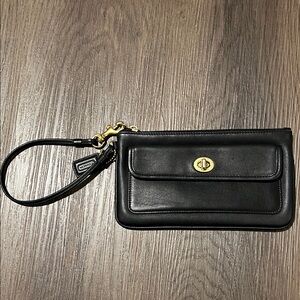 Coach vintage wristlet turn lock black wallet
